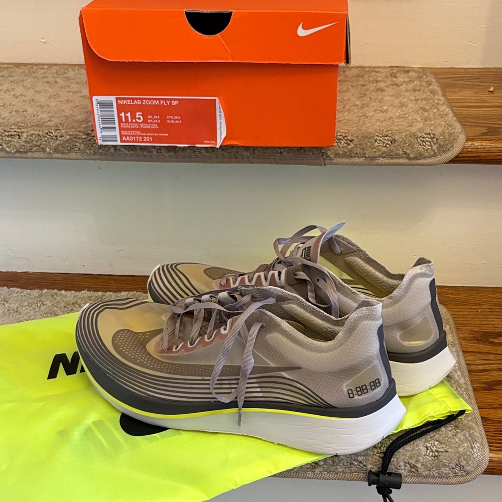 Nike Zoom Fly SP in Gray and Cream